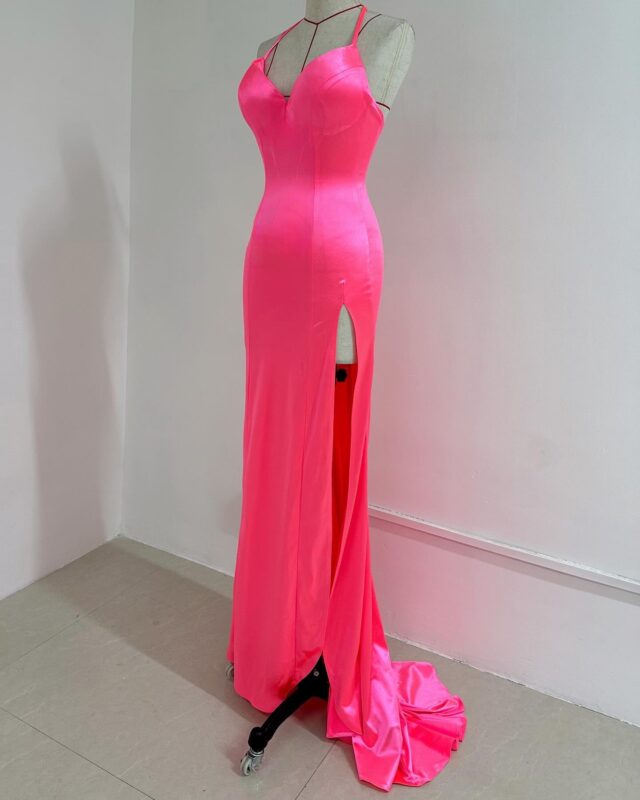 SARA Dress | 銀座の高級ドレスで、あなたの魅力を最大限に。